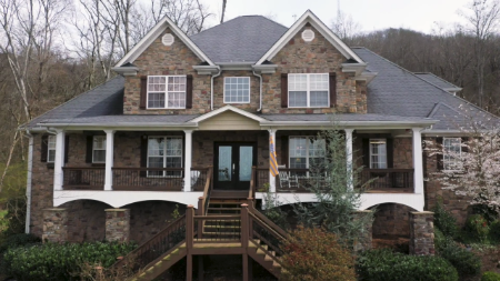 Maci Bookout lives with her family in a $625,000-worth mansion in Ooltewah, Tennessee.